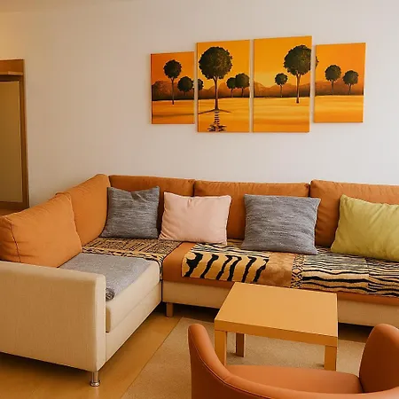 Cozy With Balcony & Free Parking Apartman Dóval