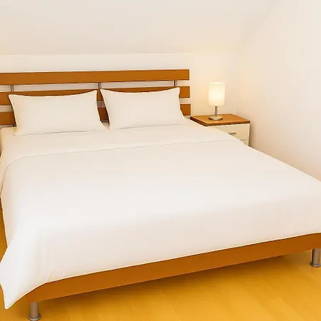 One-bedroom Cozy In * 도노발리