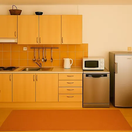 Apartman Cozy With Balcony & Free Parking