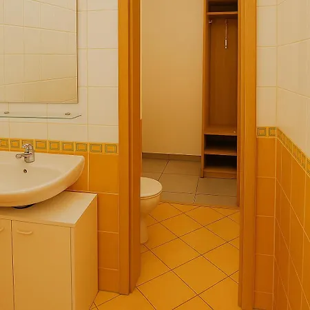 One-bedroom Cozy In דירה *