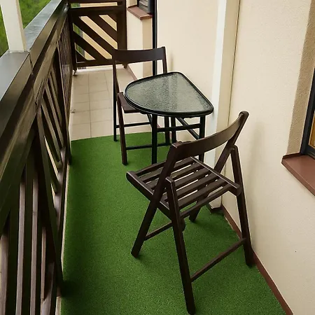 Cozy With Balcony & Free Parking Apartman Dóval